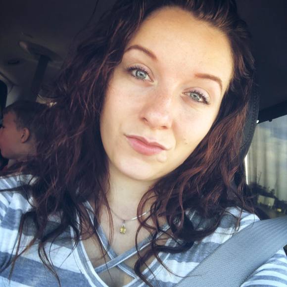 Meet your Posher, Caitlin - Picture 1 of 1